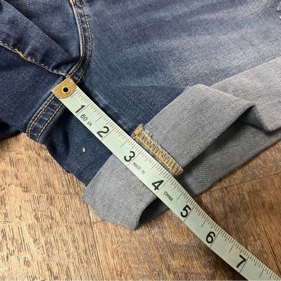 JUDY BLUE Shorts Womens Large Mid Rise Cuffed Blue Denim Distressed Ripped 29x4 - Picture 3 of 8